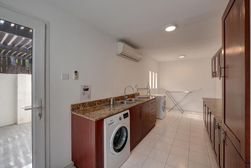 J5 Four Bedroom Villa Holiday Home In Al Wasl For Families Only Dubaj Zewnętrze zdjęcie